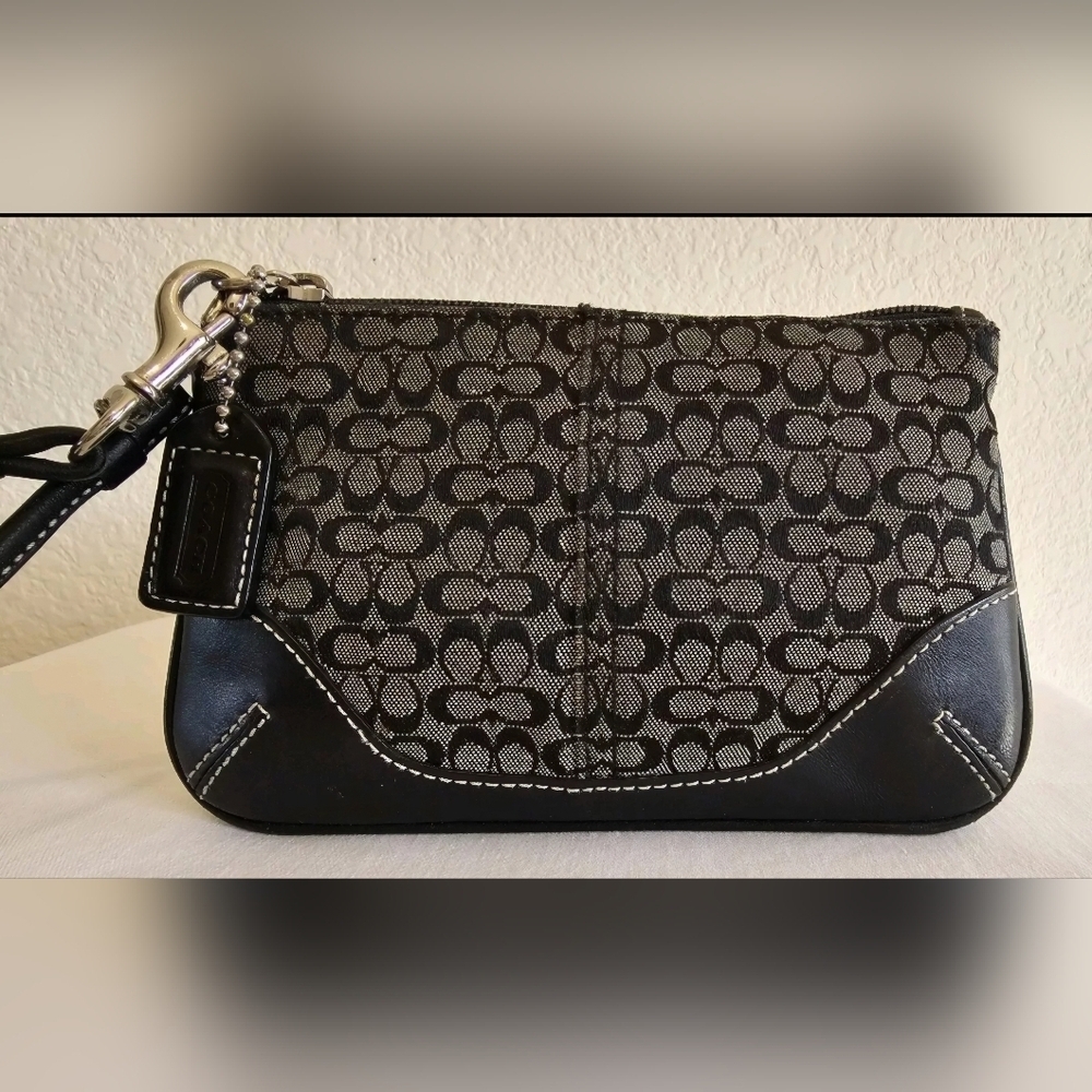 Coach | Vintage | Canvas & Leather Wristlet Purse | Signature Monogram Pattern - Picture 3 of 16